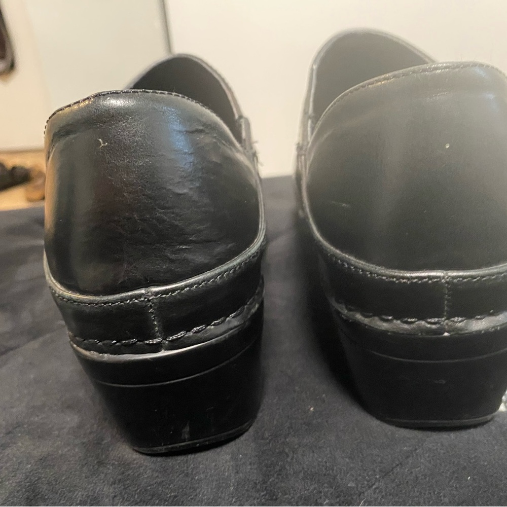 Dansko Leather Slip-On Clogs with Cutout Detailing Size 11 - Picture 5 of 6